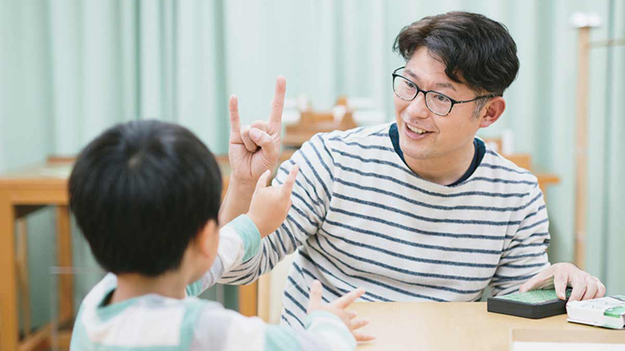 こどもたちと遊びを通じたリハビリの様子