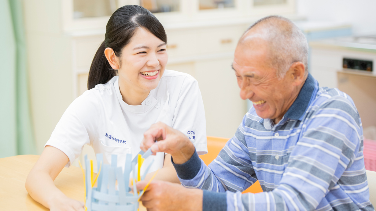 高齢者施設での生活サポートの様子