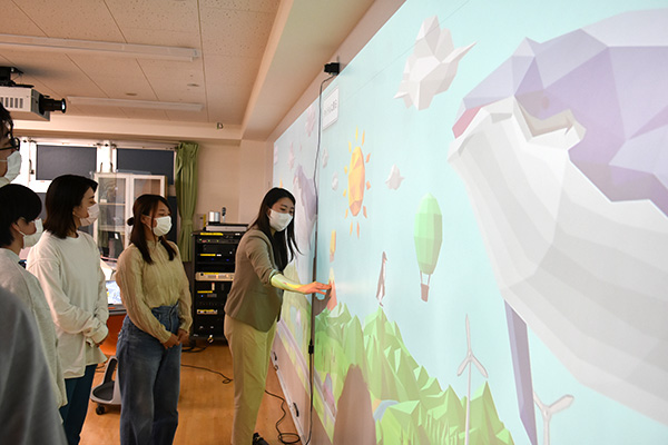 デジタルアートとセンサー技術を使った新たなリハビリツール