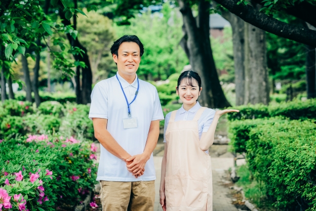 社会福祉士になるには？ 資格の取得法や難易度、就職先を解説。専門